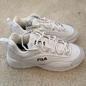 FILA Disrupter II Sneaker Women’s 6